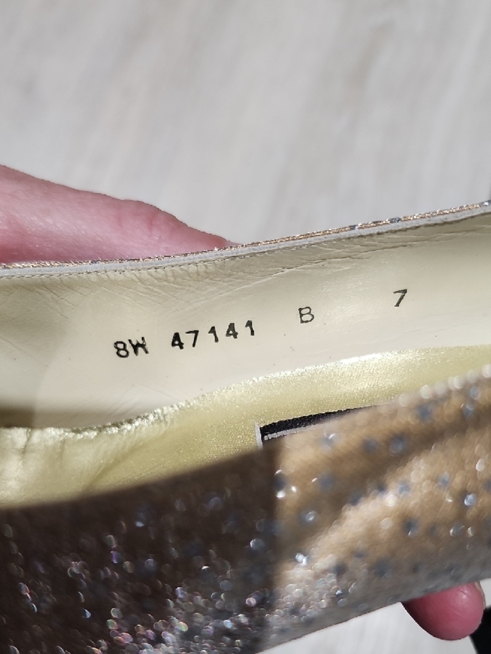 Stuart Weitzman Gold Glitter Mid Kitten Heel Pumps 8 - Picture 3 of 9